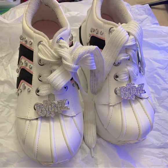 FOREVER DIAMONDZ PLATFORM SNEAKERS

Dollskill x Bratz US7 - Picture 8 of 13
